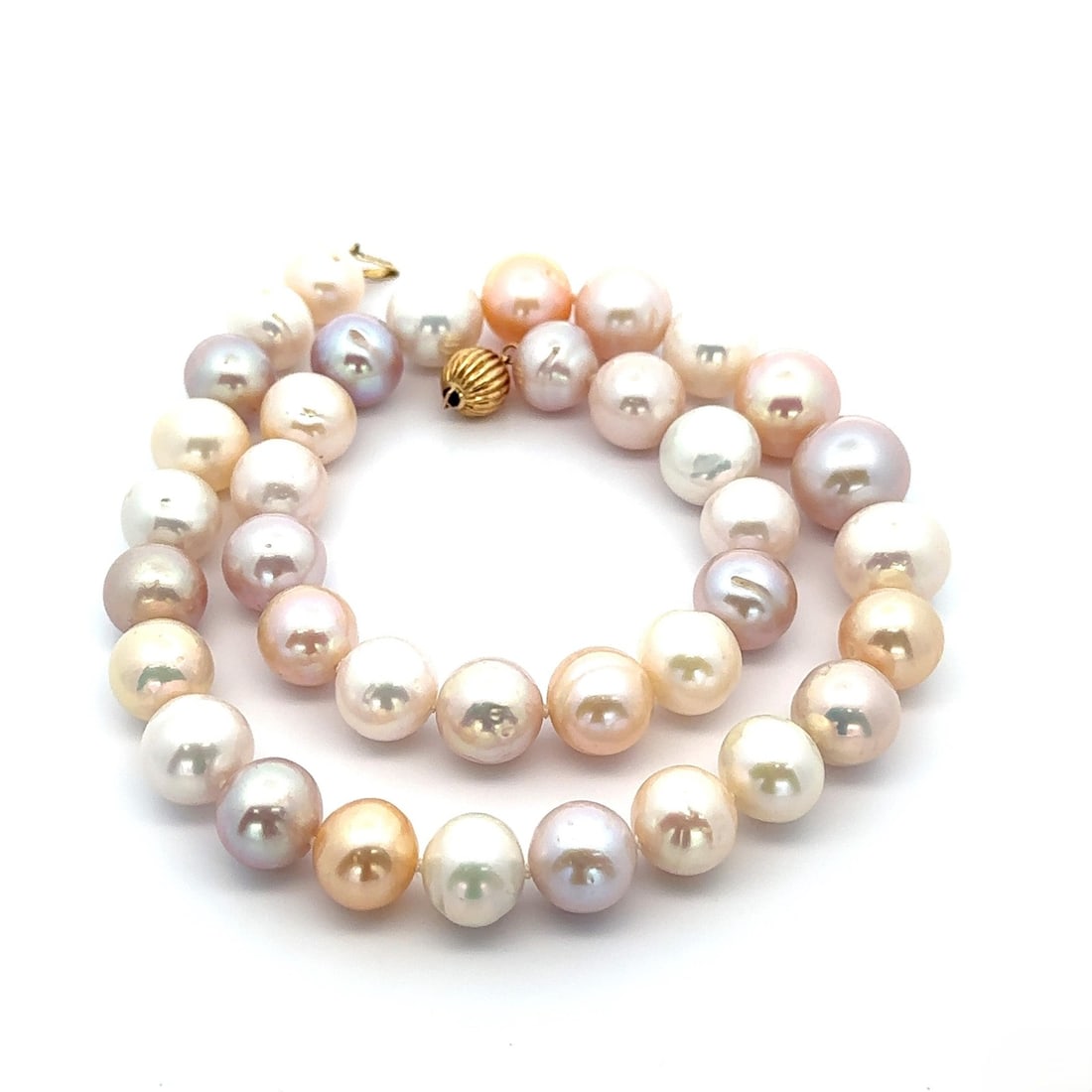 18 Inch Multi Color Pearl Necklace 14k Yellow Gold Clasp: 18 Inch Multi Color Pearl Necklace 14k Yellow Gold Clasp This stunning layered necklace features a strand of 37 genuine cultured pearls, showcasing a beautiful combination of white and pink hues. Each