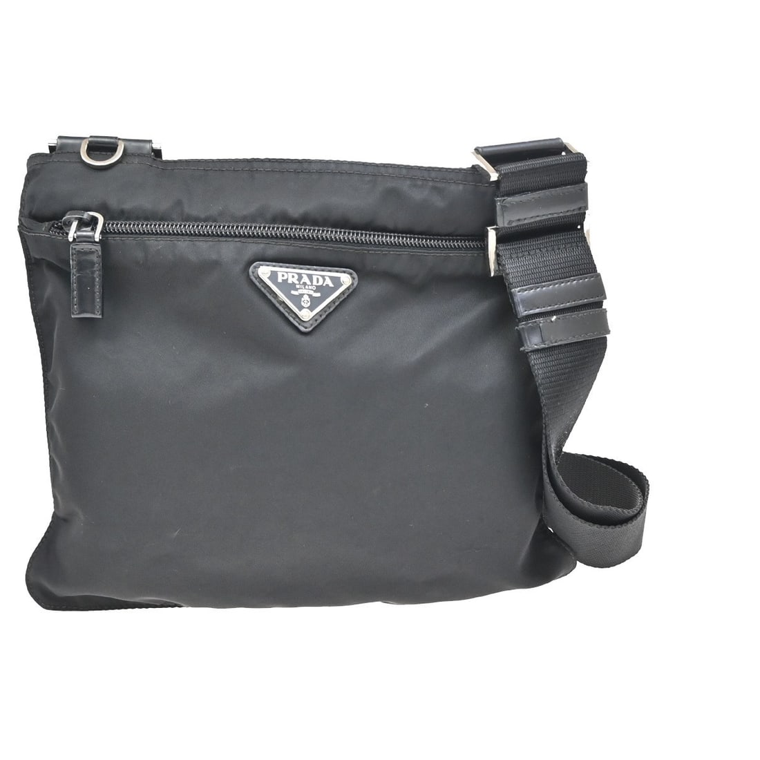 Prada Black Nylon Flat Messenger Bag Unisex 24cm x 20cm Italy: Prada Black Nylon Flat Messenger Bag Unisex 24cm x 20cm Italy This Prada Flat Messenger Bag is crafted from durable black nylon and designed for unisex use. Made in Italy, it features gold-plated hard