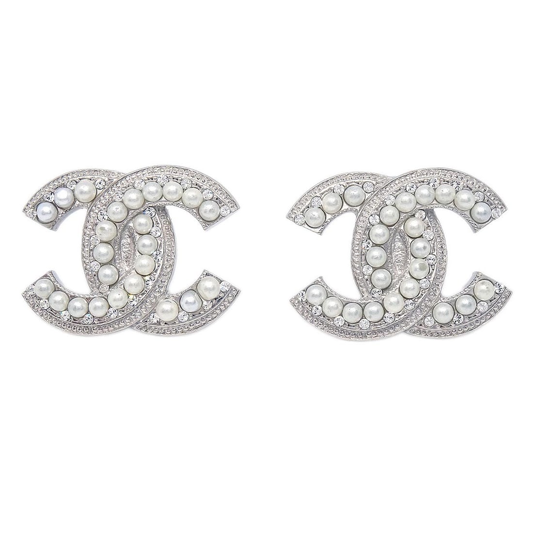 Chanel 18P Silver Plated Clip-On Button Earrings with Pearl and Rhinestone: Chanel 18P Silver Plated Clip-On Button Earrings with Pearl and Rhinestone These Chanel CC clip-on earrings feature a button style design in silver-plated metal, adorned with artificial pearls and rhi