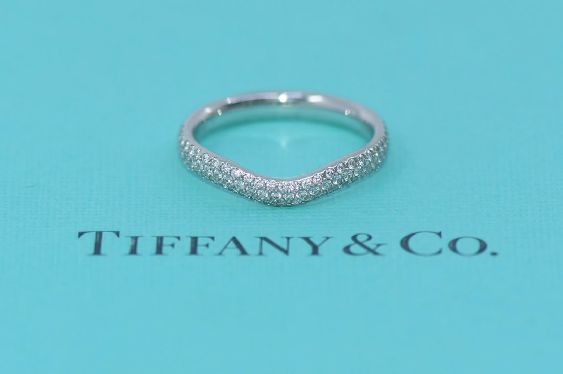 Tiffany & Co Elsa Peretti Platinum Diamond Ring Size 7 Authentic: Tiffany & Co Elsa Peretti Platinum Diamond Ring Size 7 Authentic This exquisite ring from the prestigious Tiffany & Co. is a stunning representation of Elsa Peretti's iconic design. Crafted in high-qu