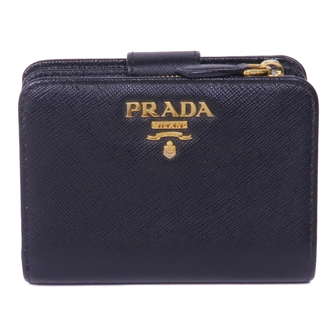 PRADA Bi-fold Wallet 1ML018 Saffiano Leather Black GHW: PRADA Bi-fold Wallet 1ML018 Saffiano Leather Black GHW This elegant PRADA bi-fold wallet is crafted from high-quality Saffiano leather in a sleek black finish. Designed for both style and functionalit
