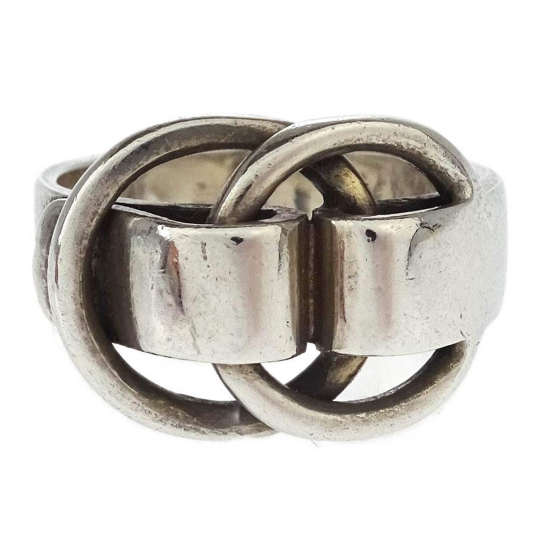 Vintage Hermes Deux Anneaux Silver Ring Size 50: Vintage Hermes Deux Anneaux Silver Ring Size 50 This exquisite Hermes Deux Anneaux Ring is crafted from high-quality silver, presenting a timeless round shape that symbolizes elegance and sophisticati