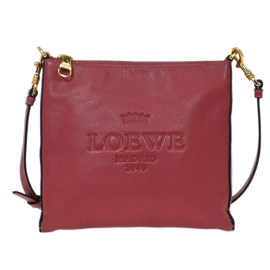 Loewe Pink Leather Shoulder Bag 9x8 Spain: Loewe Pink Leather Shoulder Bag 9x8 Spain This elegant Loewe Pink Shoulder Bag is a stylish accessory that combines sophistication with practicality. Crafted in Spain, this small-sized shoulder bag fe