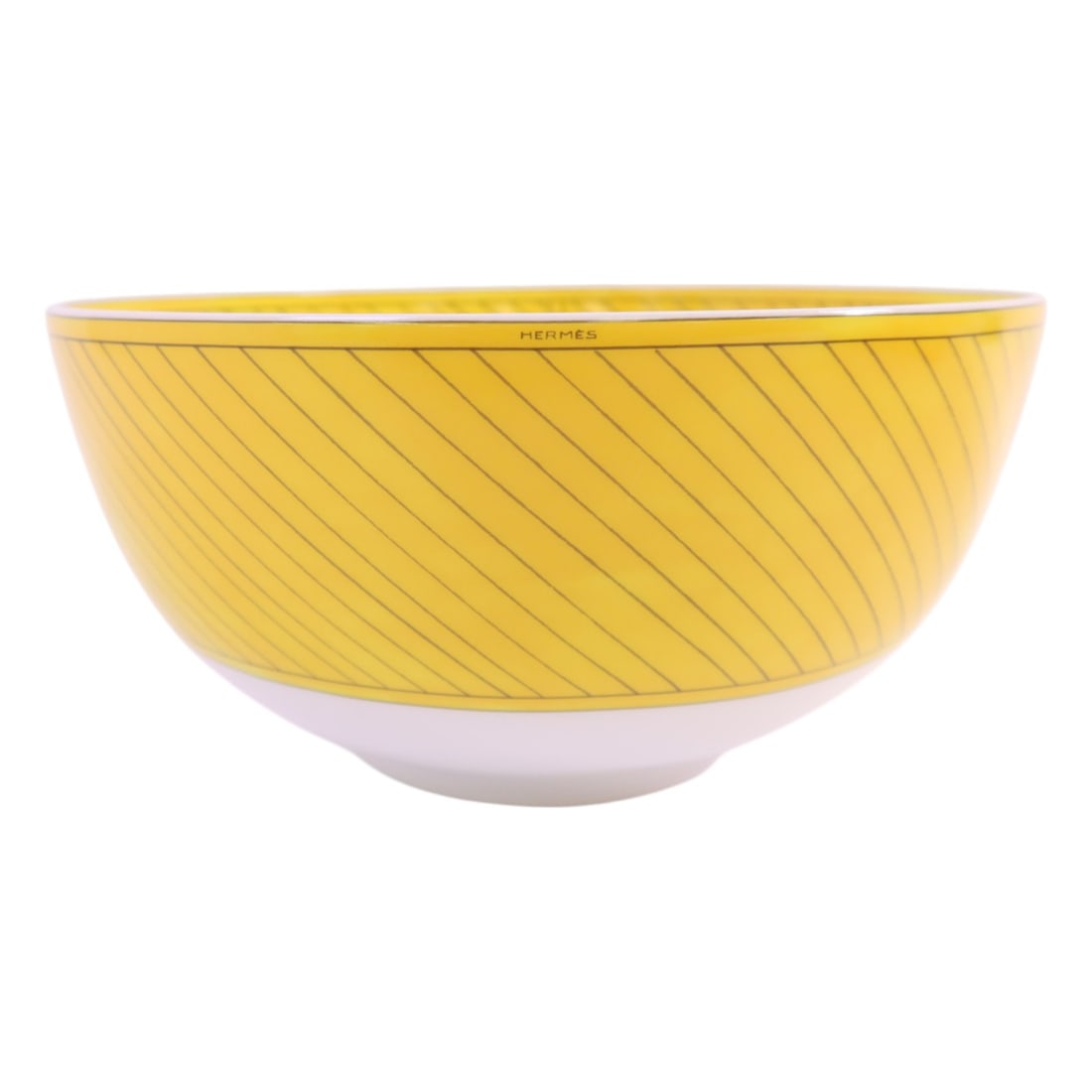 Soleil d'Hermes porcelain bowl in yellow and white large model: Soleil d'Hermes porcelain bowl in yellow and white large model This is a Hermes Soleil d'Hermes large model bowl crafted from porcelain in a yellow and white color scheme. The bowl is in pristine, unu