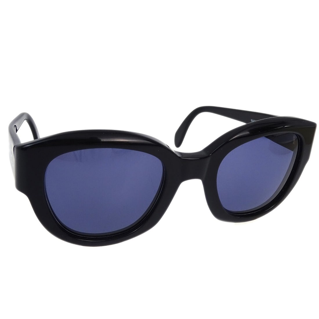 Chanel Black Plastic Sunglasses with Logo for Women: Chanel Black Plastic Sunglasses with Logo for Women These Chanel logo sunglasses are designed for women, crafted from black plastic. They combine style and function with a sleek look, made in Italy. T