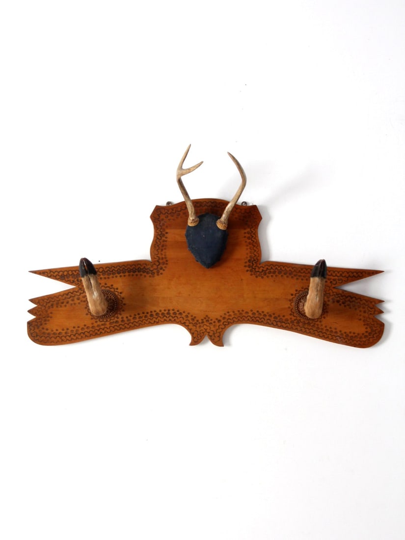 Vintage 1957 Deer Antlers Hoof Mount with Blue Leather Centerpiece: Vintage 1957 Deer Antlers Hoof Mount with Blue Leather Centerpiece This vintage 1950s deer antlers and hooves mount features a beautifully crafted wooden plaque with tooled scallop framing. The antler