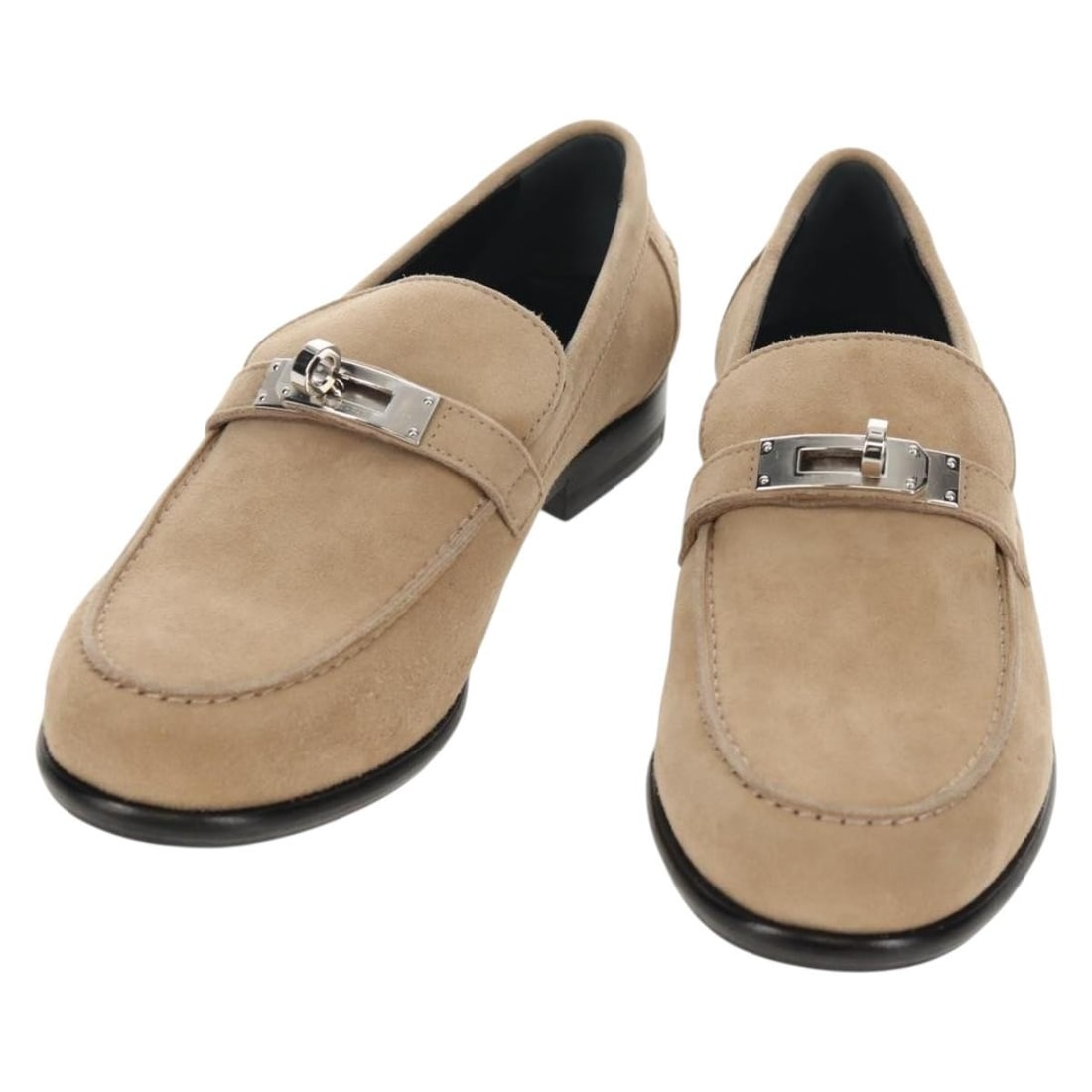 HERMES Destan Kelly Buckle Loafers Suede Beige Italy Auth MB221087Z: HERMES Destan Kelly Buckle Loafers Suede Beige Italy Auth MB221087Z Introducing the exquisite HERMES Destan Kelly Buckle Loafers, a timeless addition to any sophisticated wardrobe. Crafted in Italy, t