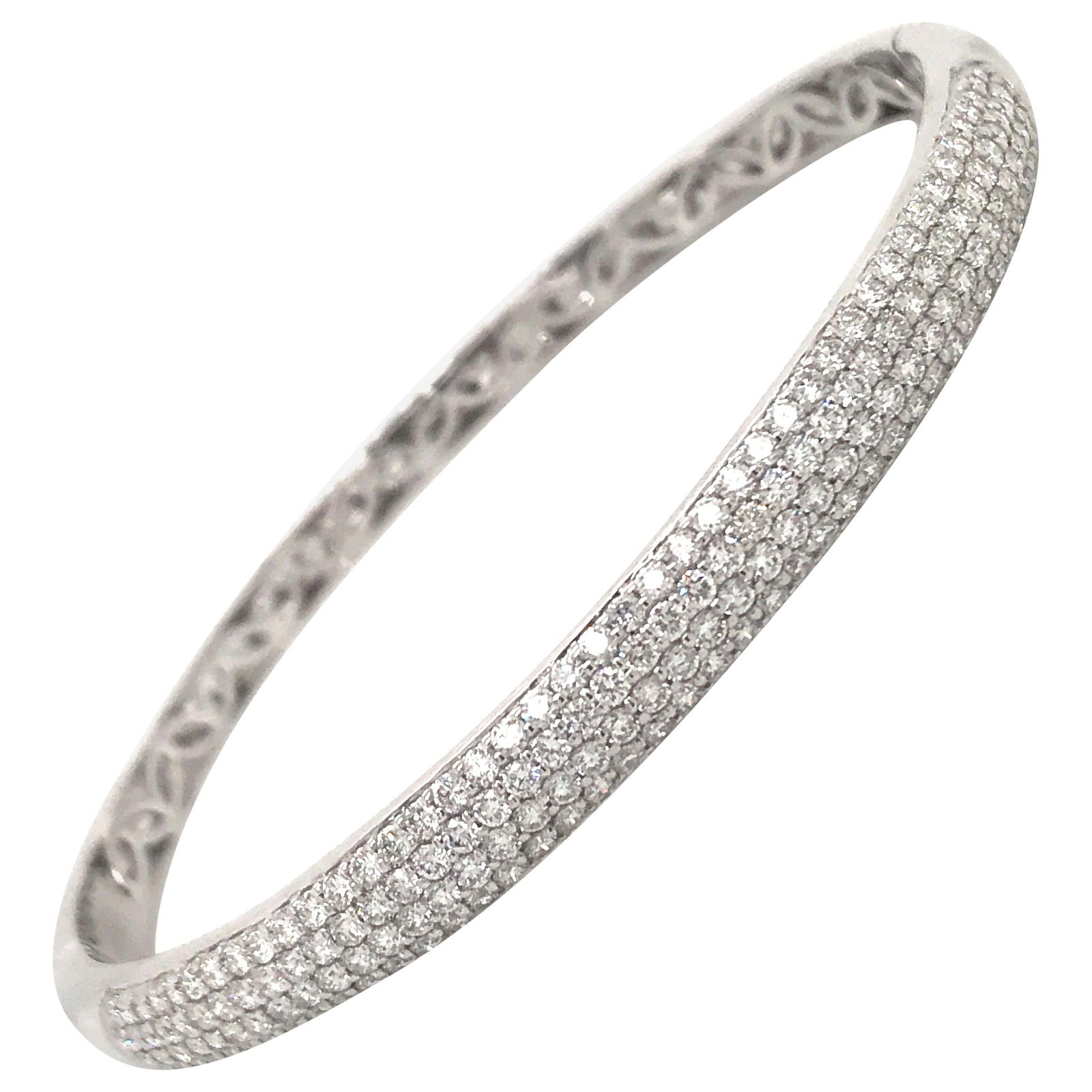 Contemporary 18K White Gold Diamond Bangle 2.26 Carat by Harbor Diamonds: Contemporary 18K White Gold Diamond Bangle 2.26 Carat by Harbor Diamonds This stunning 18K white gold bangle showcases a contemporary design adorned with 172 round brilliant diamonds, totaling 2.26 ca