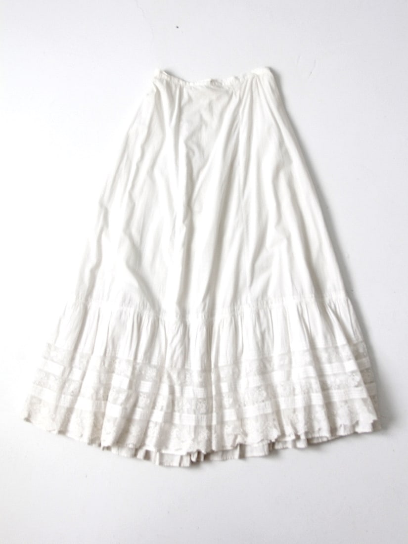 Elegant Antique Edwardian Lace Inlay Petticoat Cotton XS: Elegant Antique Edwardian Lace Inlay Petticoat Cotton XS Discover this exquisite antique Edwardian era petticoat, crafted from delicate white cotton. The skirt is beautifully adorned with lace inlay a