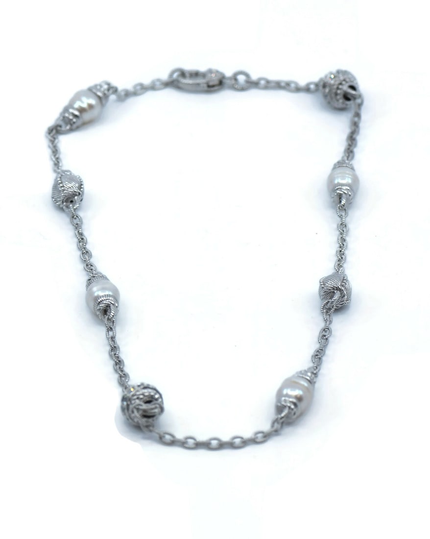 Judith Ripka Diamond Pearl Choker Necklace in Sterling Silver: Judith Ripka Diamond Pearl Choker Necklace in Sterling Silver This exquisite Judith Ripka necklace features a stunning combination of sterling silver, diamonds, and pearls, creating a luxurious choker