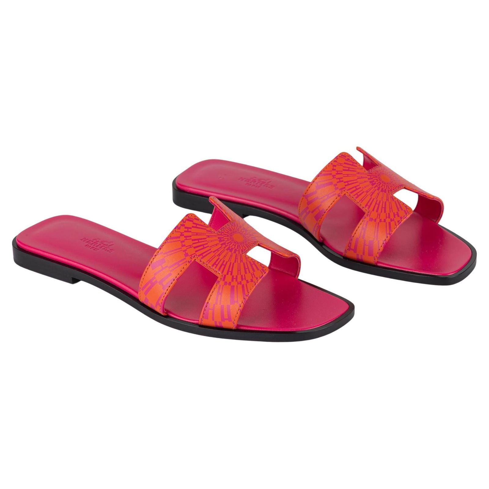 Hermes Limited Edition Fuchsia Orange Oran Sandals BNIB: Hermes Limited Edition Fuchsia Orange Oran Sandals BNIB Step into luxury with these brand new limited edition Hermes Oran sandals, crafted from exquisite fuchsia orange calfskin. Designed for both com