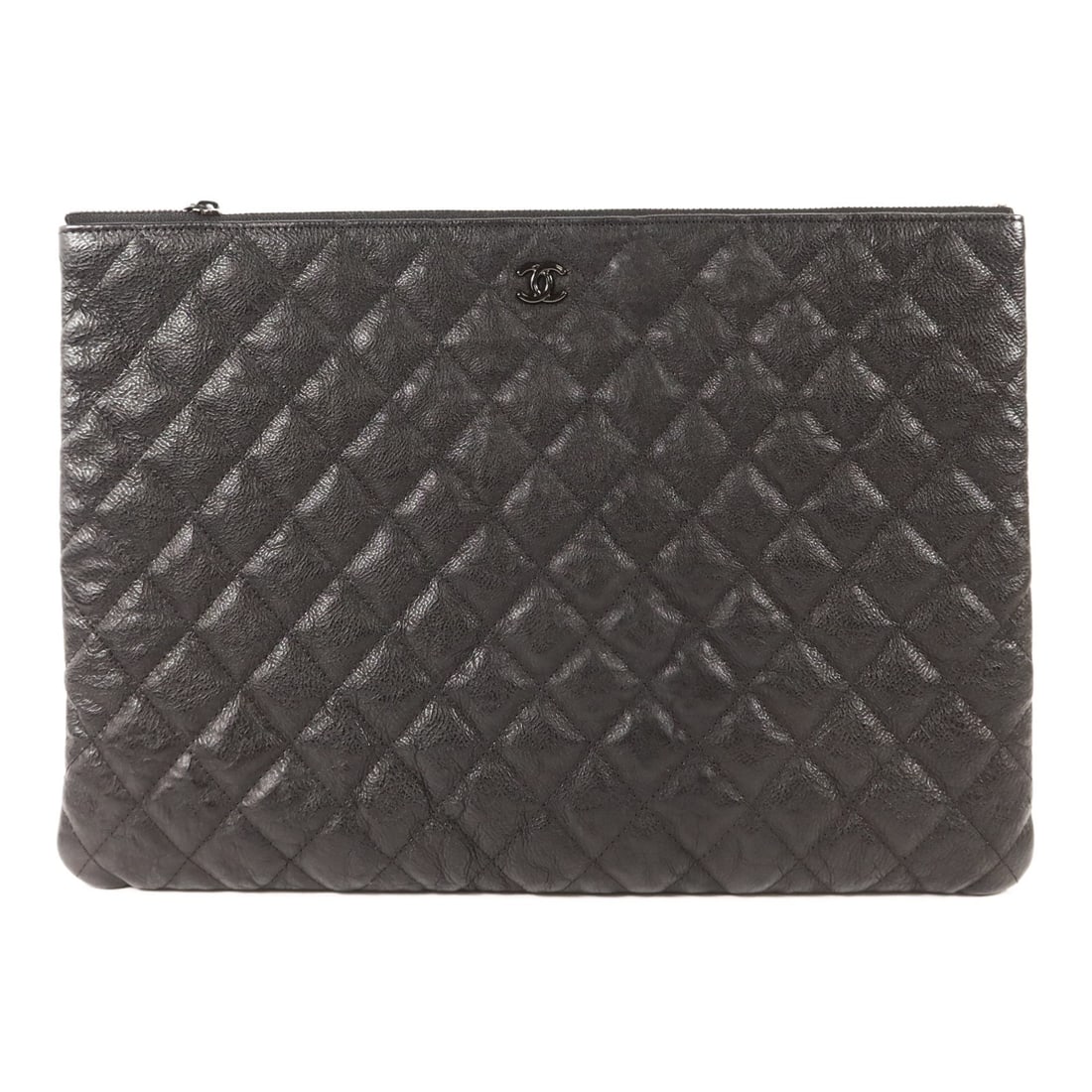 Chanel Black Calfskin Leather CC Logo Clutch Handbag France: Chanel Black Calfskin Leather CC Logo Clutch Handbag France This CHANEL CC clutch bag is crafted from black calfskin leather, offering a sophisticated and timeless accessory. The bag features a regula