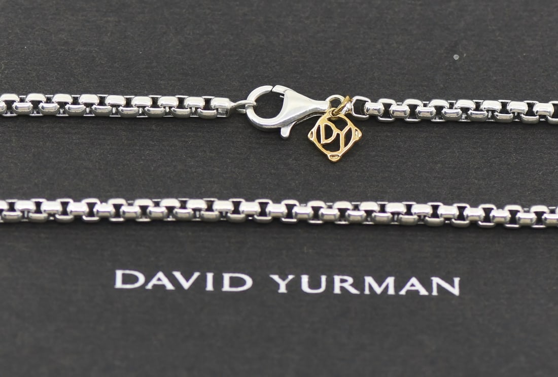 David Yurman 925 Sterling Silver Chain Necklace 16 Inches: David Yurman 925 Sterling Silver Chain Necklace 16 Inches This exquisite necklace from David Yurman is crafted from premium 925 sterling silver, ensuring a beautiful shine and lasting durability. The