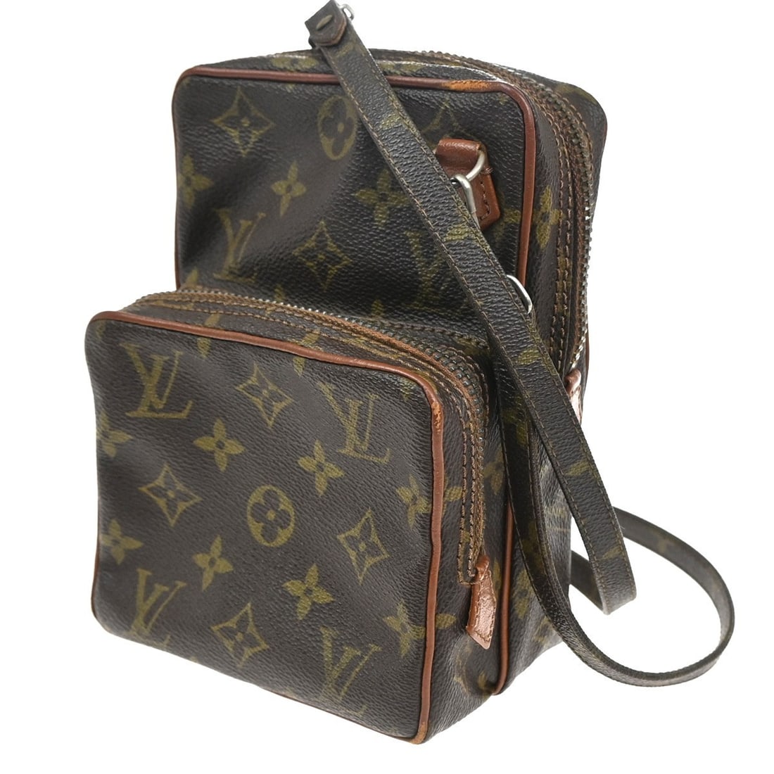 Louis Vuitton Amazone Monogram Canvas Crossbody Bag Brown France: Louis Vuitton Amazone Monogram Canvas Crossbody Bag Brown France The Louis Vuitton Amazone Bag features the iconic monogram canvas in brown and is designed for women. This pre-owned bag shows noticeab