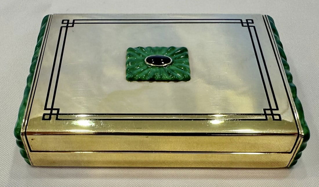 French Art Deco 14K Gold Enameled Jewelry Box 133g: French Art Deco 14K Gold Enameled Jewelry Box 133g Discover the elegance of this exquisite French Art Deco jewelry box, crafted from 14K yellow gold. This stunning piece, originating from the 1930s, s