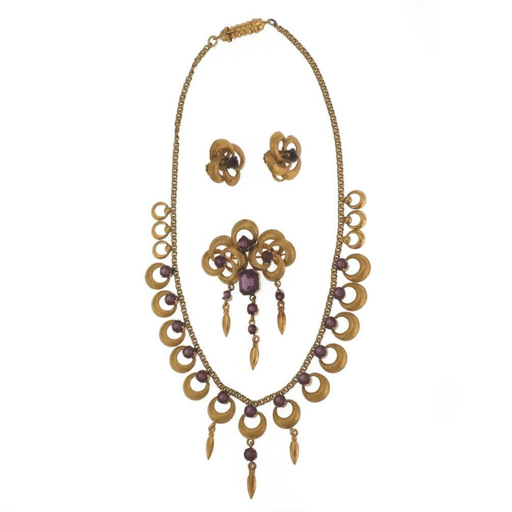 Victorian 19k Gold Amethyst Jewelry Set Necklace Brooch Earrings: Victorian 19k Gold Amethyst Jewelry Set Necklace Brooch Earrings This exquisite Victorian Era jewelry set showcases the elegance of Portuguese craftsmanship, made from luxurious 19k yellow gold. The s