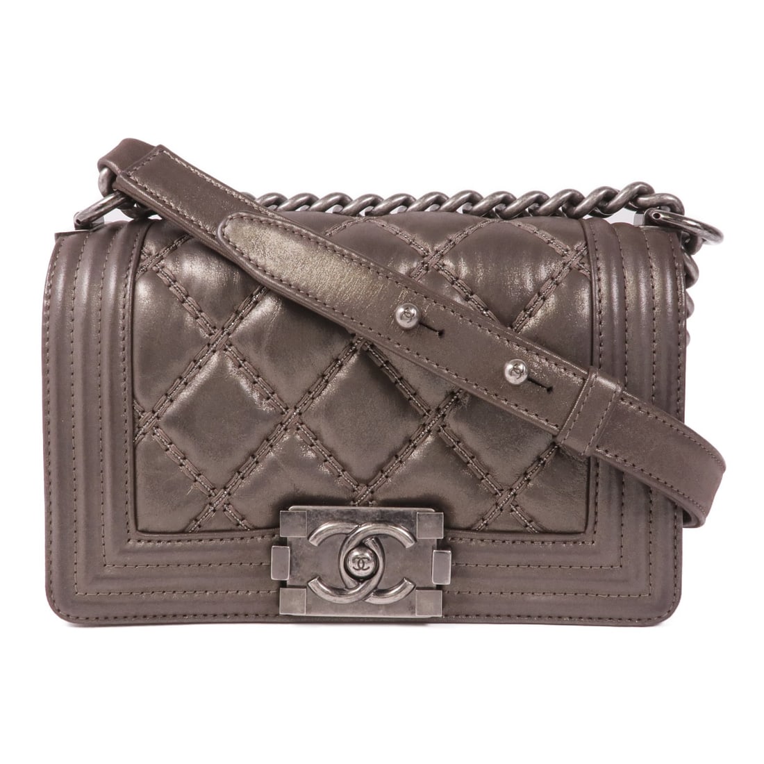 CHANEL Boy 20 Shoulder Bag Calfskin Leather Bronze SHW: CHANEL Boy 20 Shoulder Bag Calfskin Leather Bronze SHW This CHANEL Boy 20 Chain Shoulder Bag is expertly crafted from luxurious calfskin leather, featuring a unique bronze exterior that enhances its s