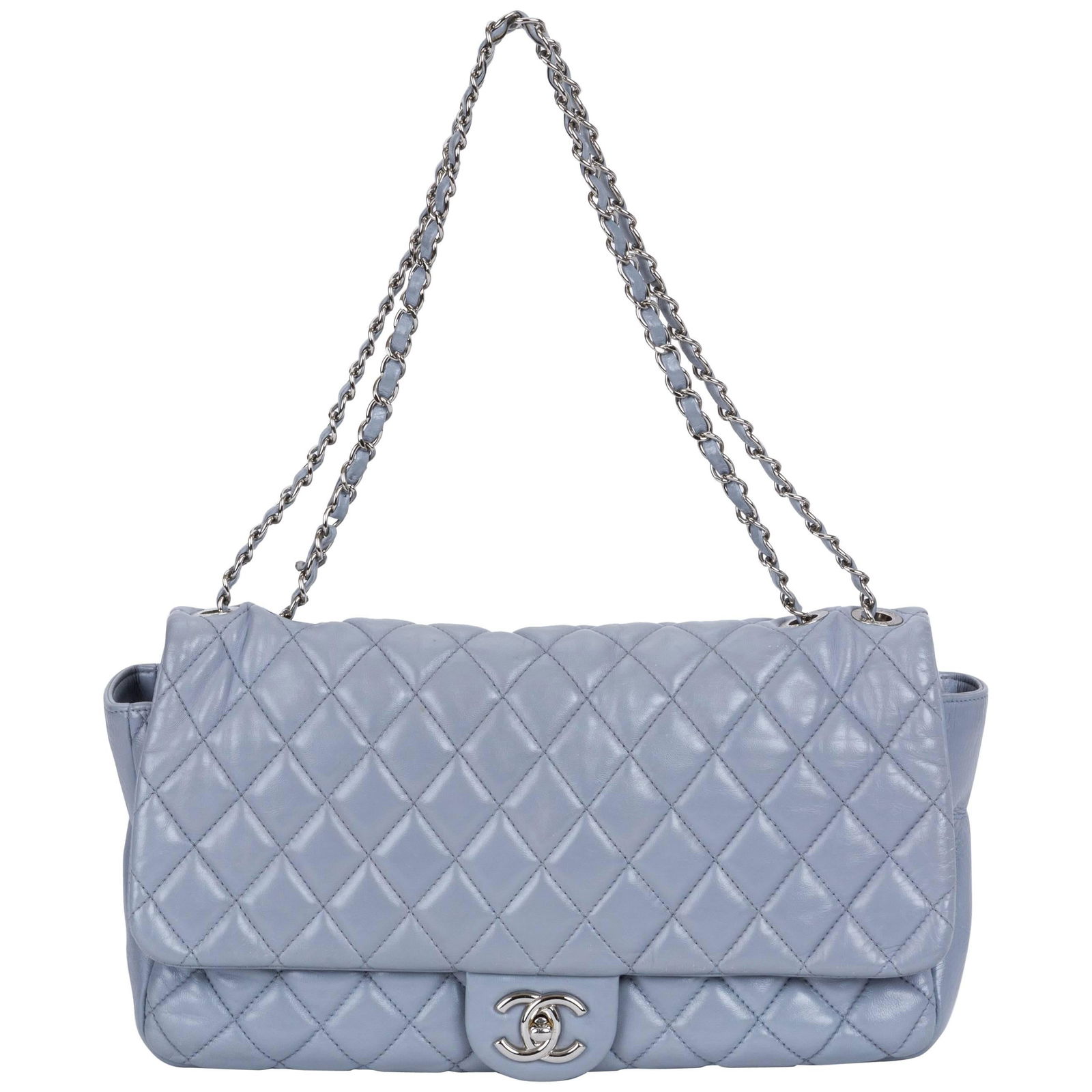 Chanel Limited Edition Maxi Grey Rain Jacket Flap Bag 2011: Chanel Limited Edition Maxi Grey Rain Jacket Flap Bag 2011 Elevate your style with this Limited Edition Chanel Maxi Grey Rain Jacket Flap Bag, a perfect blend of elegance and practicality. Crafted fro