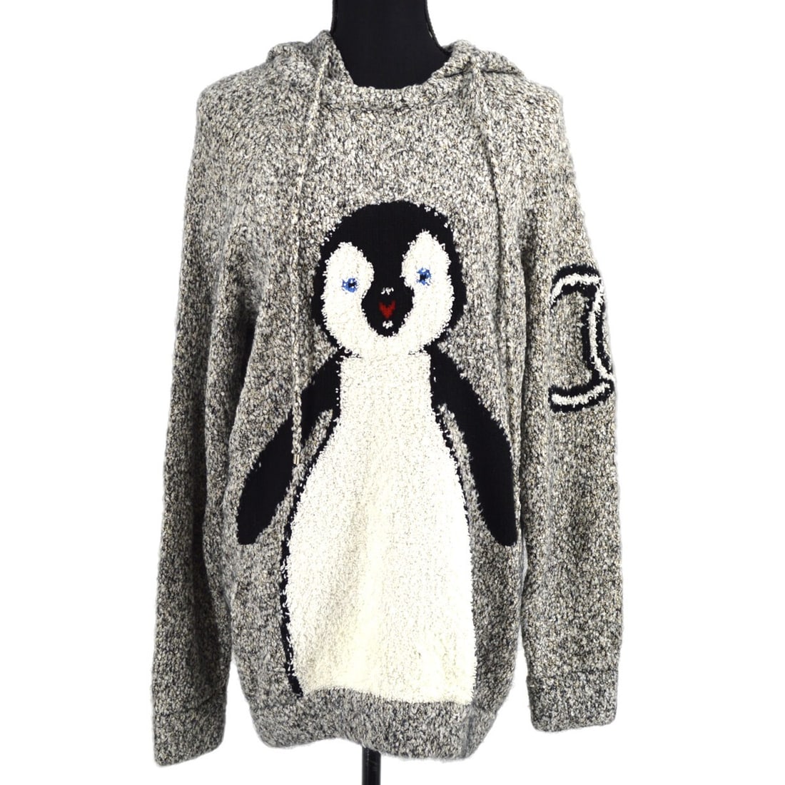 Chanel 07A Gray Long Sleeve Sweater Dress Size 42: Chanel 07A Gray Long Sleeve Sweater Dress Size 42 This elegant Chanel long sleeve sweater dress is crafted from a luxurious blend of materials: 65% silk, 10% nylon, 10% rayon, 9% mohair, 3% wool, and