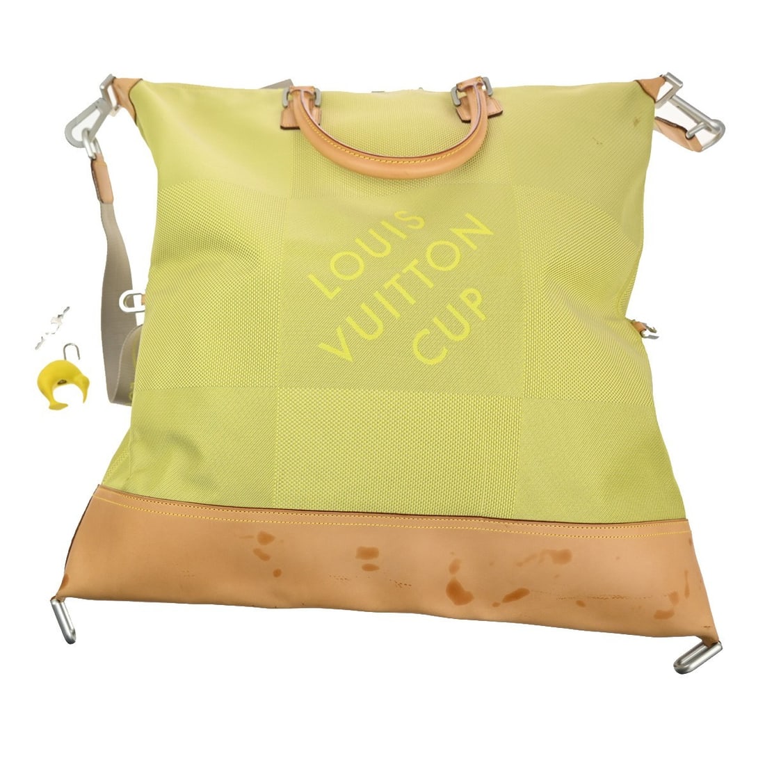 Louis Vuitton Damier Geant Canvas Cup Cube Tote Yellow: Louis Vuitton Damier Geant Canvas Cup Cube Tote Yellow This pre-owned Louis Vuitton Cup Cube Bag for women features yellow Damier Geant canvas and offers a spacious design. It shows noticeable signs o