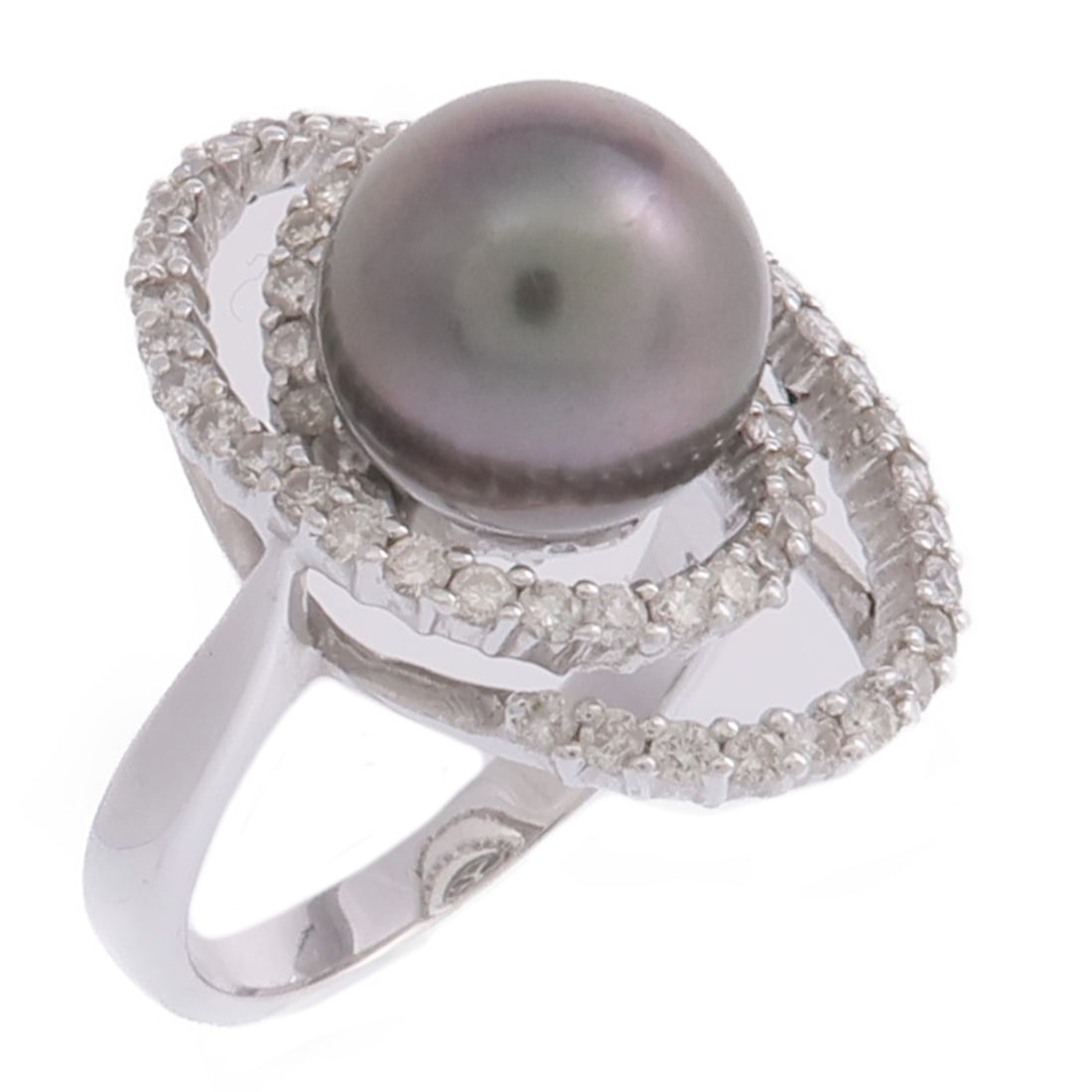 Black Pearl and Diamond 18K White Gold Ring Size 6.5: Black Pearl and Diamond 18K White Gold Ring Size 6.5 This elegant ring features a black pearl set in 18K white gold. Designed in a classic style, the ring is sized at US 6.5 and showcases a regular si
