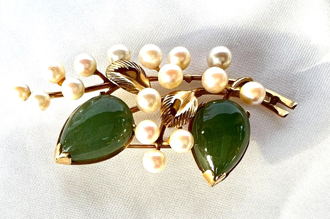MING'S 14K Gold Pearl Nephrite Brooch Signed Stunning Design: MING'S 14K Gold Pearl Nephrite Brooch Signed Stunning Design This exquisite brooch features a stunning combination of 14K yellow gold, pearls, and nephrite, all crafted with exceptional detail and des