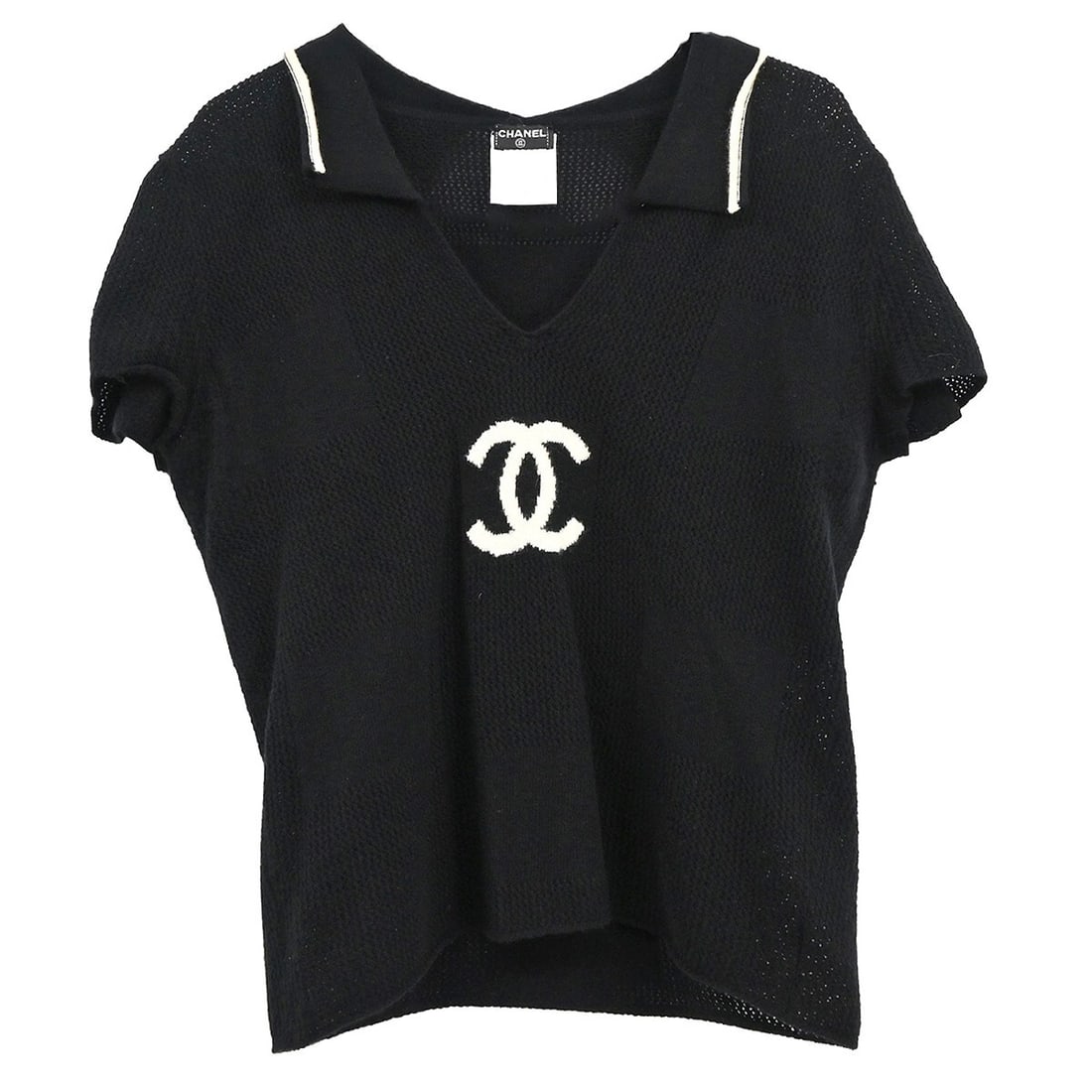 Chanel Black Short Sleeve Cashmere Knit Top 01C Size 40: Chanel Black Short Sleeve Cashmere Knit Top 01C Size 40 Elevate your casual wardrobe with this chic Chanel short sleeve knit top. Crafted from luxurious 100% cashmere, this black V-neck top offers a r