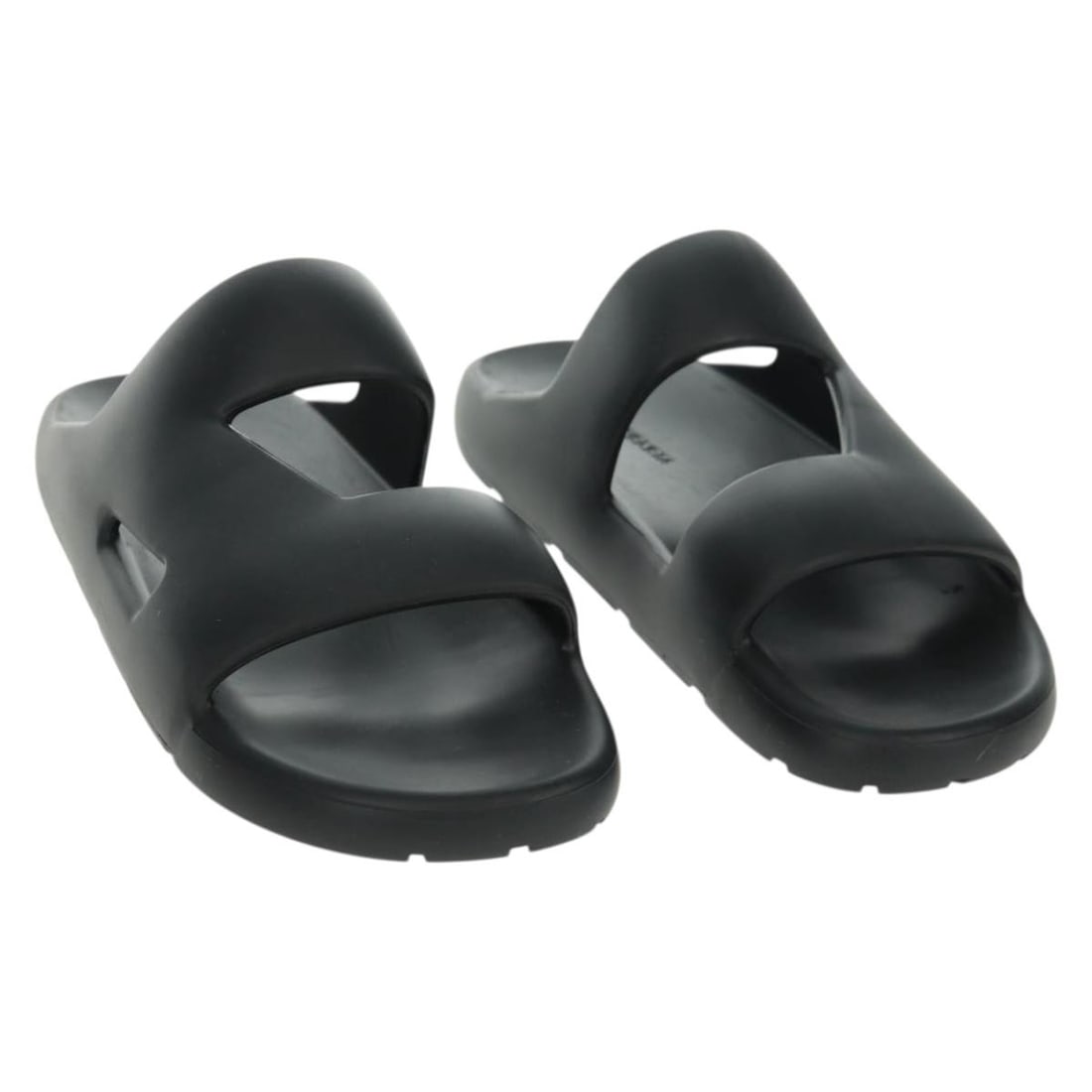 Bottega Veneta Black Band Slide Rubber Sandals Size 41 with Box: Bottega Veneta Black Band Slide Rubber Sandals Size 41 with Box These Bottega Veneta Band Slide Sandals feature a sleek black pile upper and are crafted in Italy. Designed in a slip-on style, they off