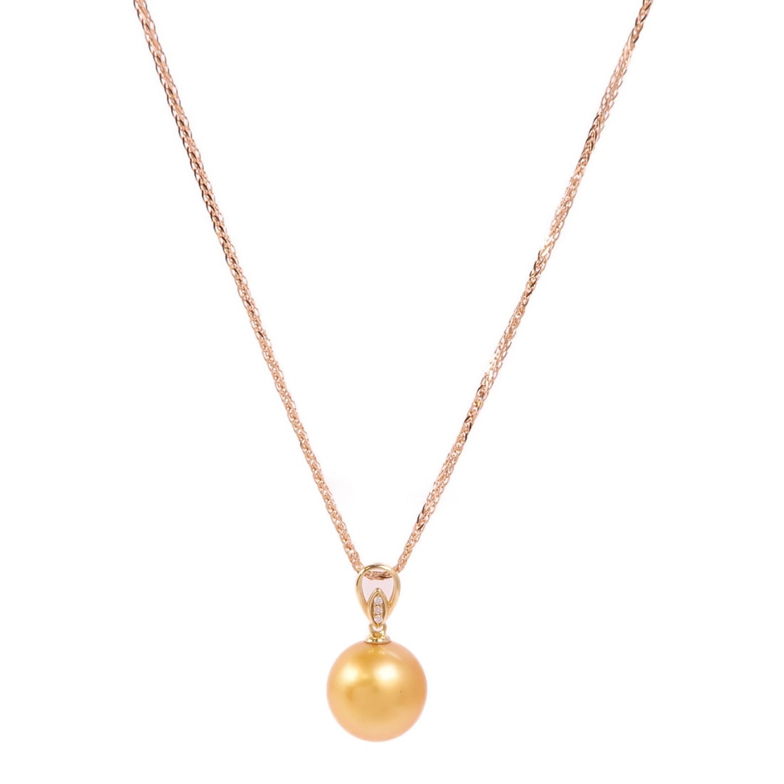 Elegant Pearl Necklace in 18K Yellow Gold by JEWELRY: Elegant Pearl Necklace in 18K Yellow Gold by JEWELRY This exquisite necklace features a stunning combination of K18 yellow gold and lustrous pearls, creating a timeless piece of jewelry. The necklace