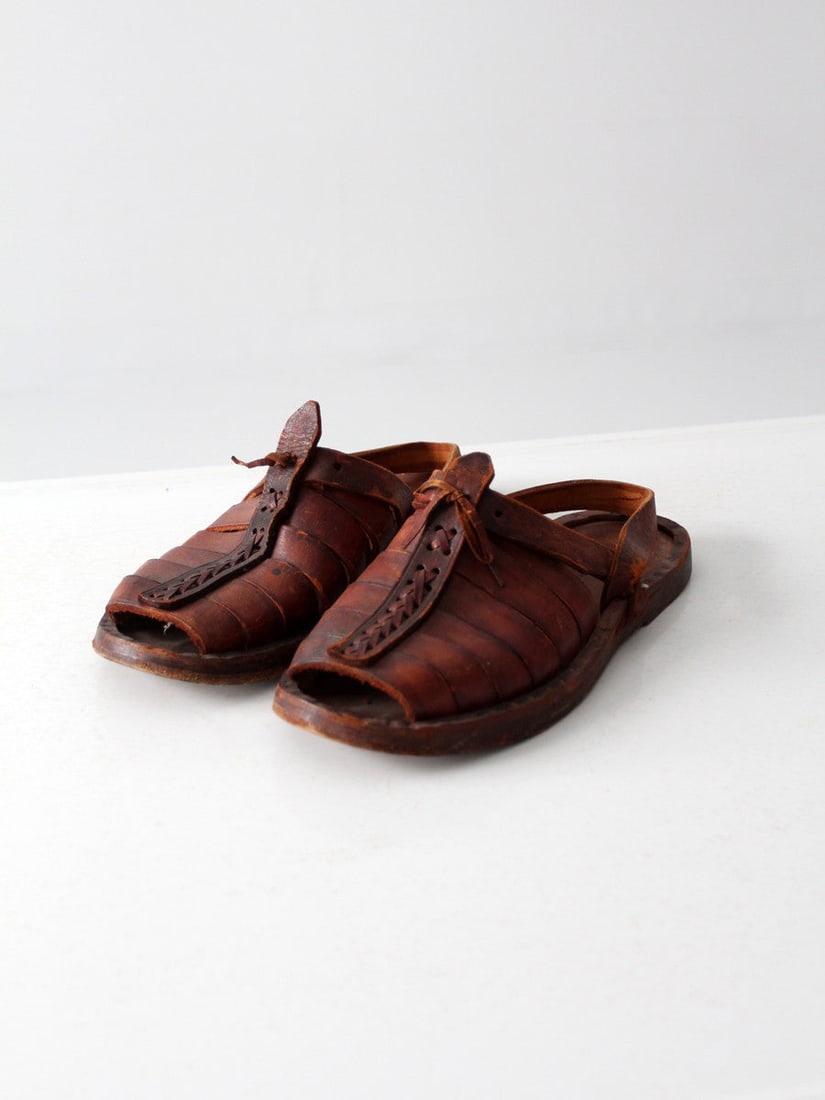 1970s Vintage Huaraches Leather Sandals Men's 10.5-11: 1970s Vintage Huaraches Leather Sandals Men's 10.5-11 Step back in time with these Vintage 70s Huaraches Leather Sandals, a unique find from the Stylist's Collection. Crafted in the 1970s, these sanda