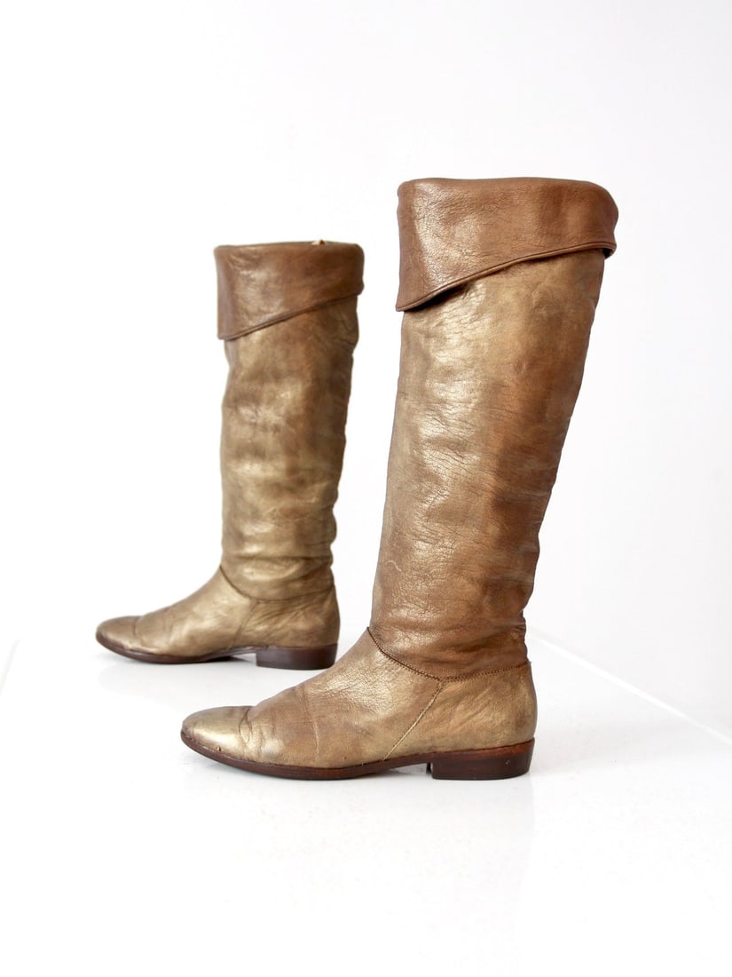 Vintage Italian Gold Leather Pirate Boots Size 7 Classic Pan Style: Vintage Italian Gold Leather Pirate Boots Size 7 Classic Pan Style Discover a unique pair of vintage Italian leather pirate boots, crafted from striking gold metallic leather. These tall boots feature