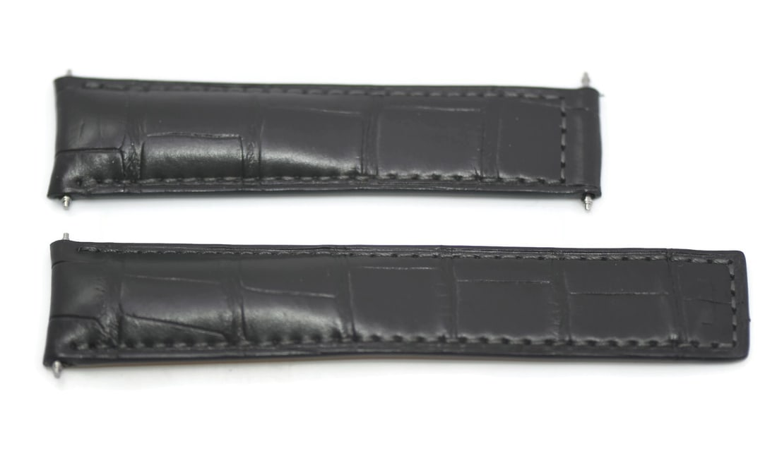 TAG Heuer Authentic Grey Leather Strap for FC6326 20mm Band: TAG Heuer Authentic Grey Leather Strap for FC6326 20mm Band Enhance your timepiece with this authentic TAG Heuer Grey Leather Strap, designed specifically for the TAG Heuer FC6326 model. This high-qua