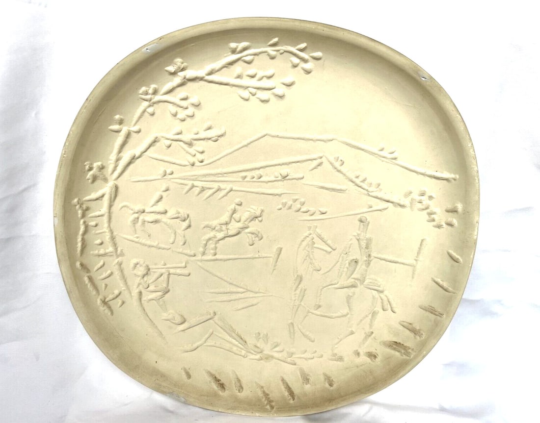 Pablo Picasso 1956 Ceramic Plate Joueur De Flute Limited Edition 100: Pablo Picasso 1956 Ceramic Plate Joueur De Flute Limited Edition 100 Discover this exquisite ceramic plate by Pablo Picasso, titled "Joueur De Flute Et Cavaliers," crafted in 1956. This stunning piece
