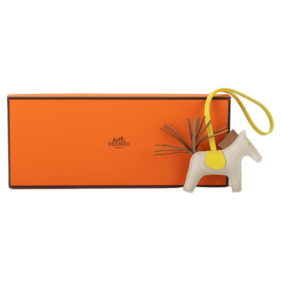 Hermes Rodeo Charm Craie Small New 2022 with Box: Hermes Rodeo Charm Craie Small New 2022 with Box Introducing the exquisite Hermes Rodeo Charm in Craie, a stylish accessory that adds a touch of elegance to any collection. This charming piece feature