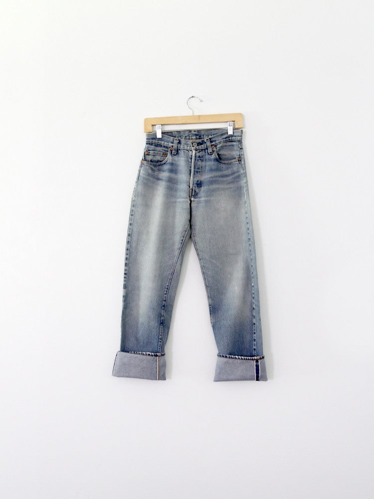 Vintage Levi's 501 Red Line Selvedge Jeans 28 x 31 Classic Style: Vintage Levi's 501 Red Line Selvedge Jeans 28 x 31 Classic Style Discover a timeless piece of fashion history with these vintage Levis Red Line Selvedge Jeans in size 28 x 31. Featuring the iconic 501