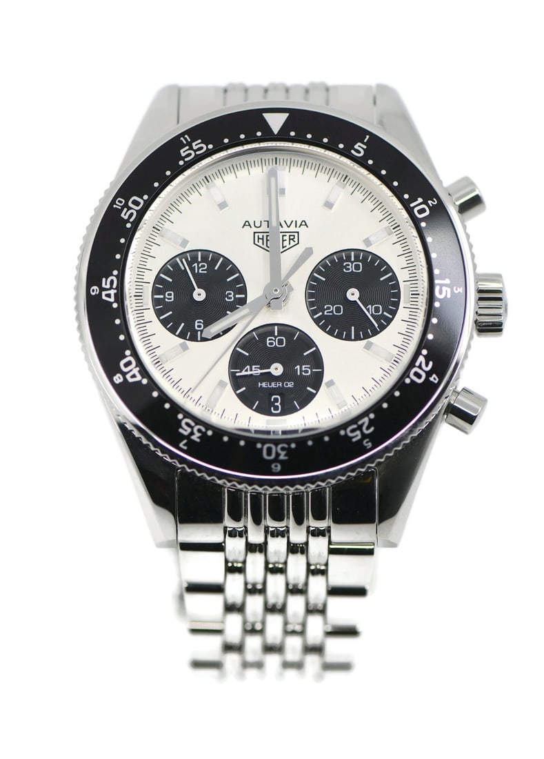 TAG Heuer Autavia CBE2111 Stainless Steel Chronograph Watch with Box and Papers: TAG Heuer Autavia CBE2111 Stainless Steel Chronograph Watch with Box and Papers The TAG Heuer Autavia Chronograph CBE2111 is a stainless steel wristwatch featuring an automatic mechanical movement. Th