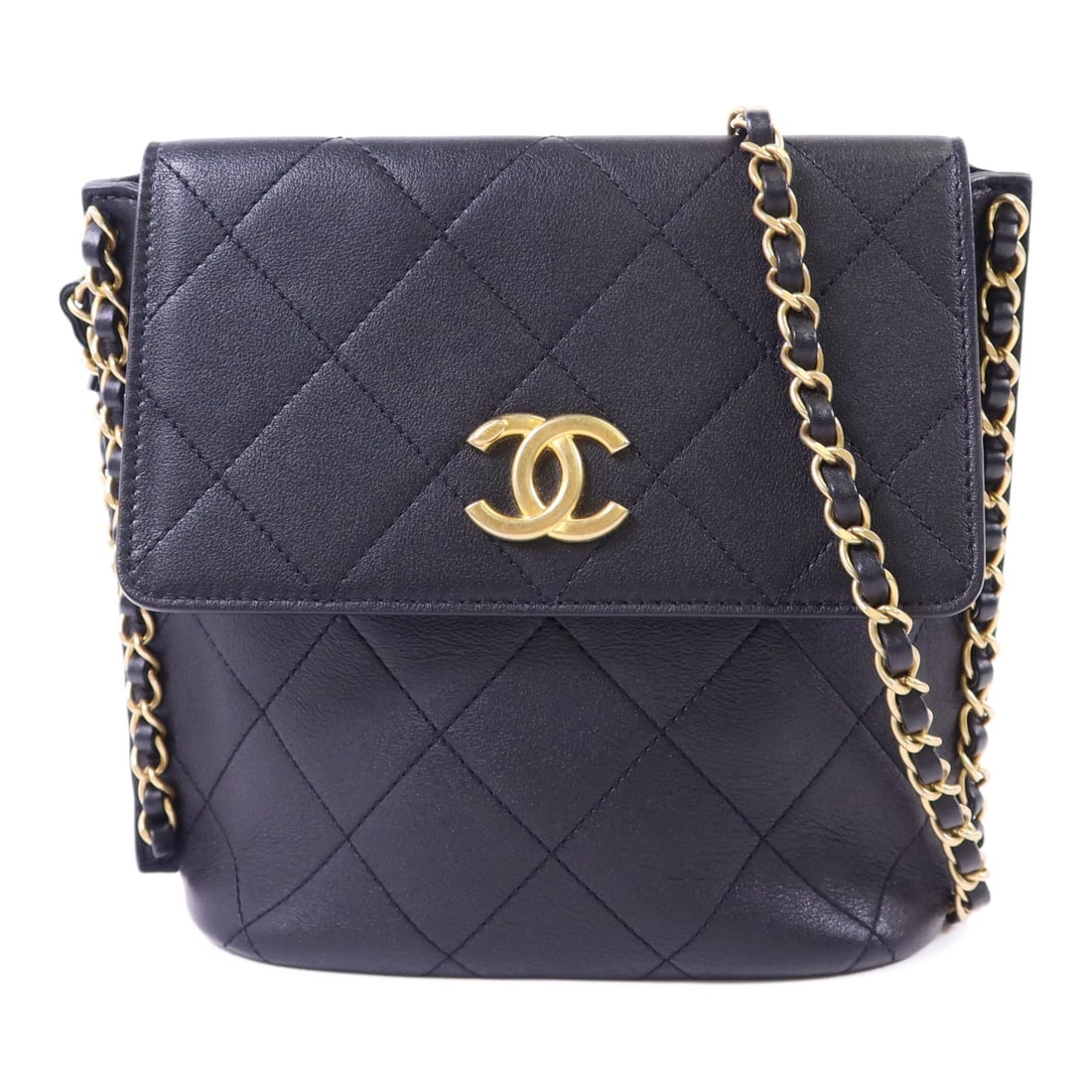 Black Calfskin Chanel CC Shoulder Bag with Gold Tone Chain: Black Calfskin Chanel CC Shoulder Bag with Gold Tone Chain This CHANEL CC shoulder bag is crafted from black calfskin leather and features a gold-tone chain. The bag has a regular size, making it idea