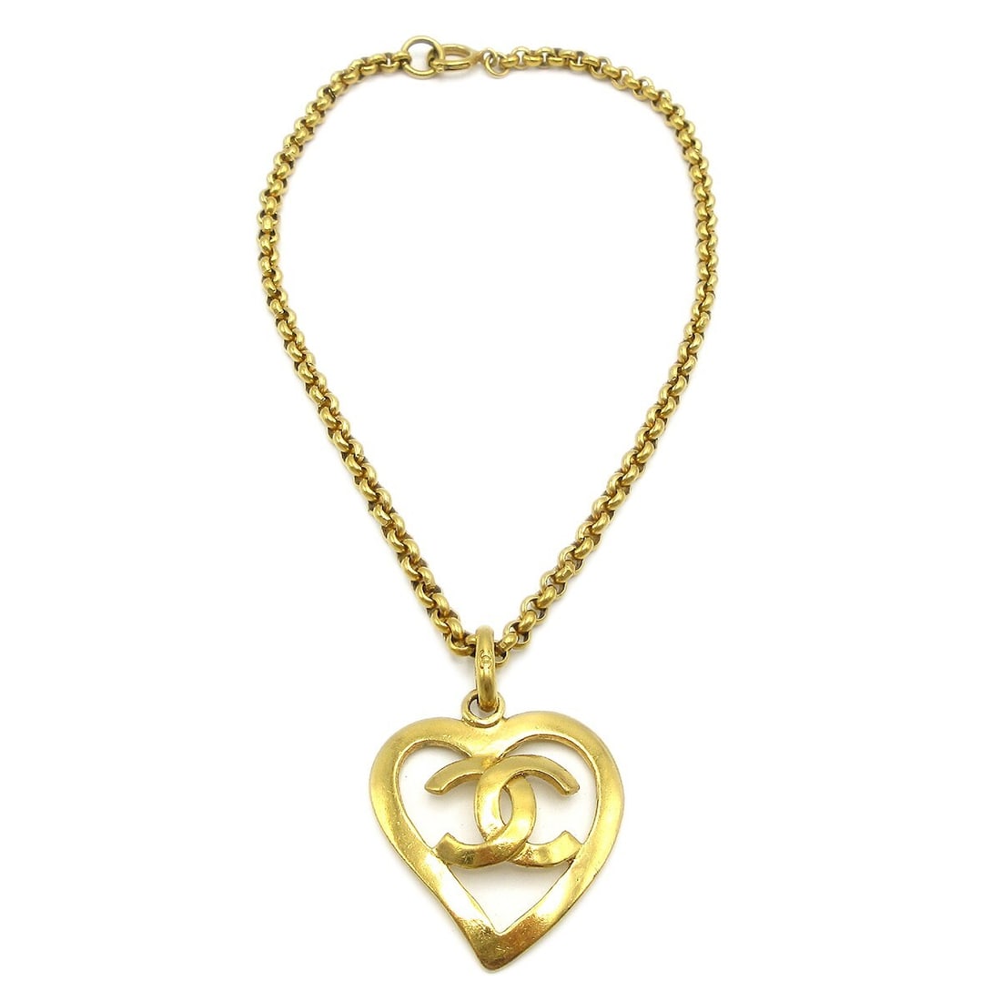 Chanel 95P Vintage Gold Heart Pendant Necklace: Chanel 95P Vintage Gold Heart Pendant Necklace Elevate your jewelry collection with this stunning Chanel Heart Chain Pendant Necklace. Crafted from gold-plated metal, this vintage pendant features a c