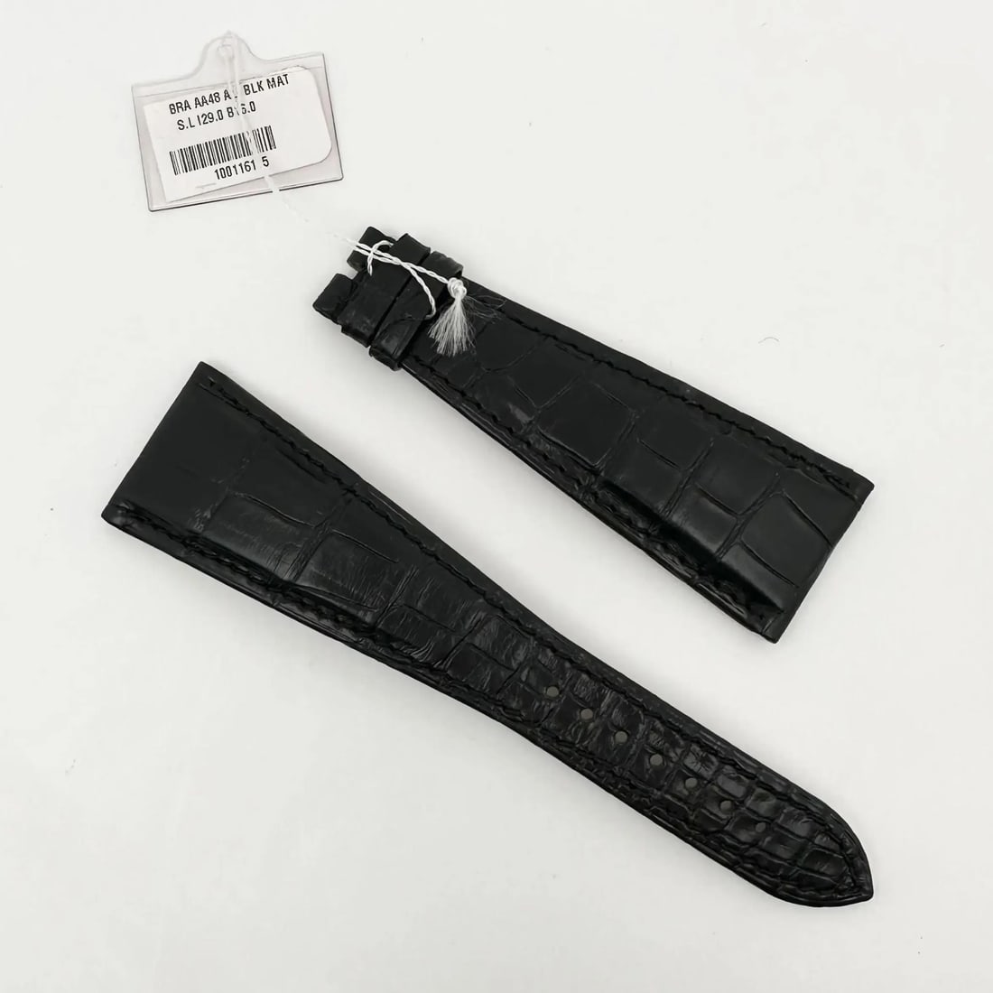 Bvlgari 29mm Black Alligator Leather Two-Piece Strap 100% Authentic: Bvlgari 29mm Black Alligator Leather Two-Piece Strap 100% Authentic Elevate your wristwatch with this exquisite Bvlgari 29mm x 16mm Black Alligator Leather Strap. Crafted from high-quality leather in