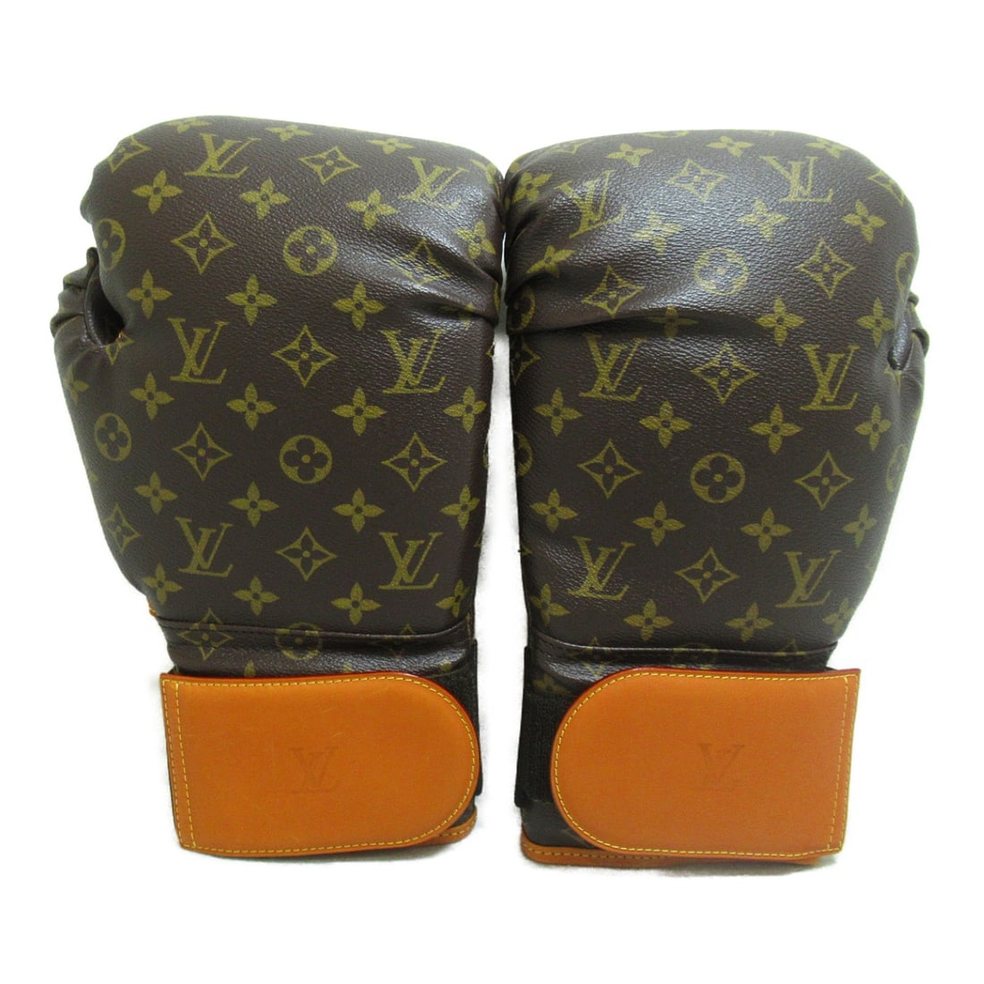 Louis Vuitton Karl Lagerfeld Monogram Boxing Gloves Set with Bag and Mat: Louis Vuitton Karl Lagerfeld Monogram Boxing Gloves Set with Bag and Mat These Louis Vuitton gloves feature a design inspired by Karl Lagerfeld, crafted from brown PVC coated canvas. Made in France, t