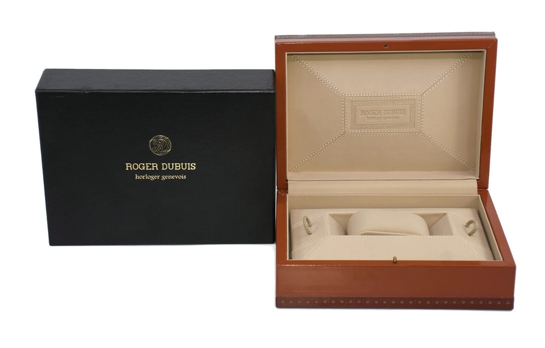 Authentic Roger Dubuis Single Watch Presentation Box 9x6x4: Authentic Roger Dubuis Single Watch Presentation Box 9x6x4 This authentic Roger Dubuis watch box is perfect for presenting or storing your prestigious timepiece. Crafted for a single watch, it feature