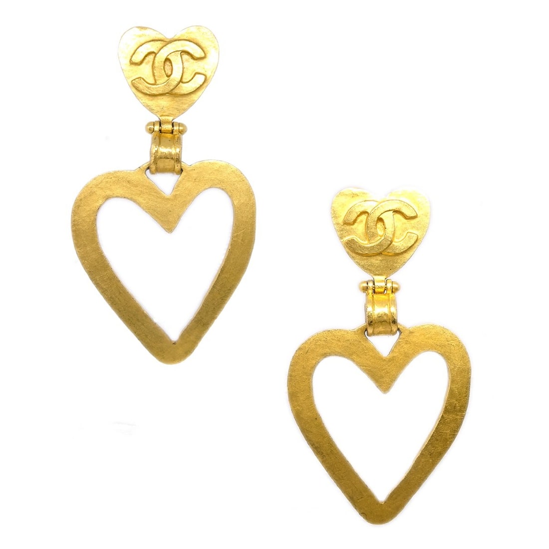 Chanel Gold Heart Dangle Hoop Earrings Clip-On 95P: Chanel Gold Heart Dangle Hoop Earrings Clip-On 95P Enhance your accessory collection with these stunning Chanel Heart Dangle Hoop Earrings. Crafted in a beautiful gold tone, these earrings feature a c