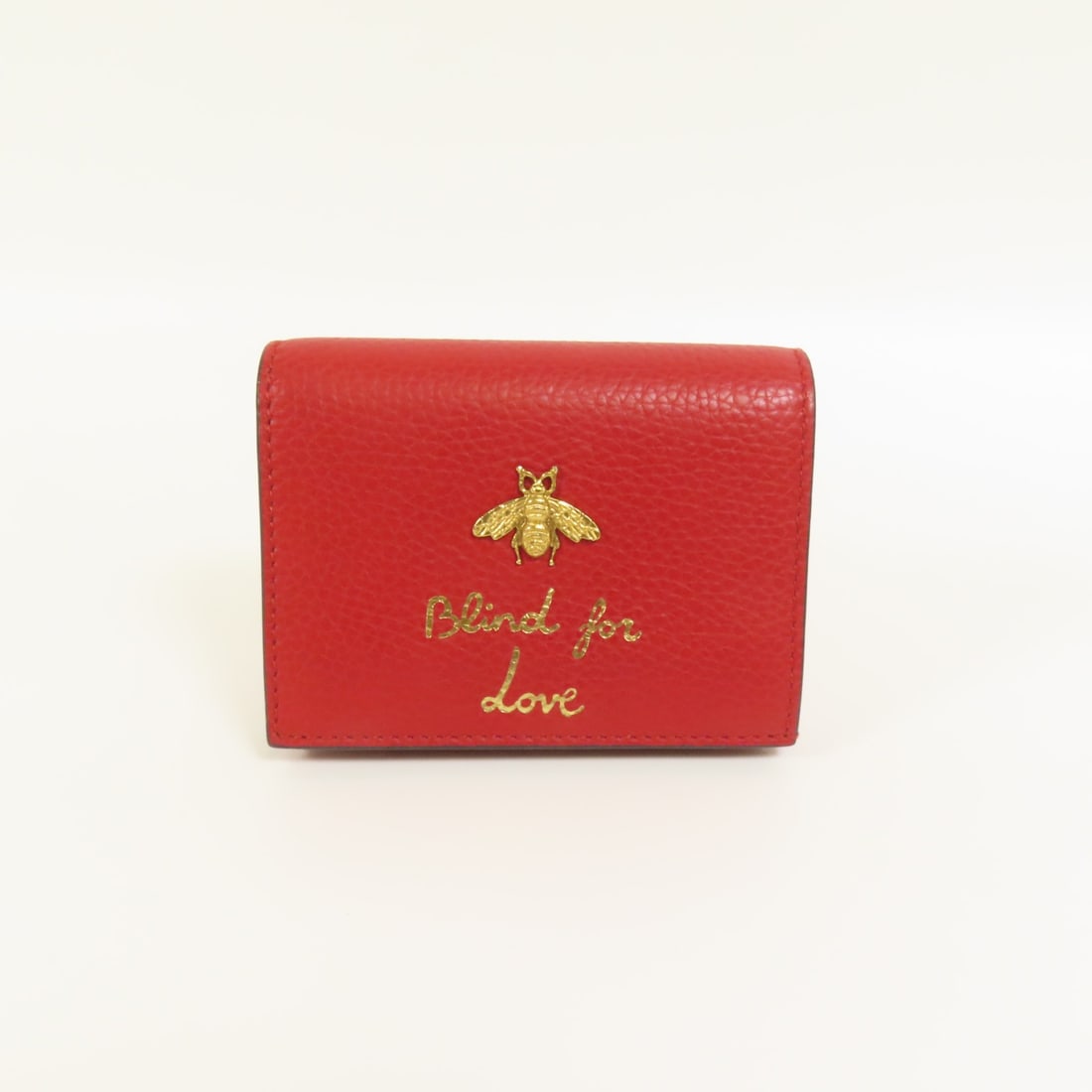 GUCCI Small Bi-fold Wallet Red Calfskin Leather GHW Italy: GUCCI Small Bi-fold Wallet Red Calfskin Leather GHW Italy This exquisite GUCCI bi-fold wallet is crafted from premium calfskin leather in a vibrant red hue. Designed for elegance and functionality,