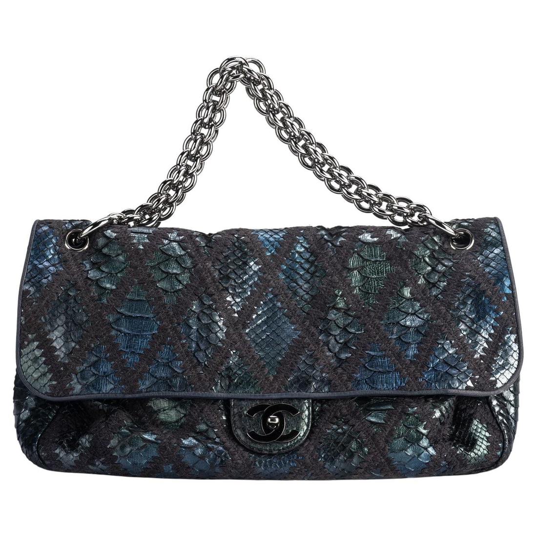 Chanel Maxi Python Bag Navy Blue Collection 11 Authentic: Chanel Maxi Python Bag Navy Blue Collection 11 Authentic Introducing the Chanel Maxi Navy Black Python Bag, a luxurious accessory that combines elegance with functionality. This stunning bag features