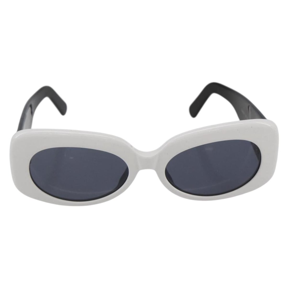 Chanel White Plastic Logo CC Women Sunglasses: Chanel White Plastic Logo CC Women Sunglasses Chanel Logo CC sunglasses designed for women featuring a white plastic frame with metal fittings. These sunglasses measure 13 cm in width, 4.5 cm in heigh
