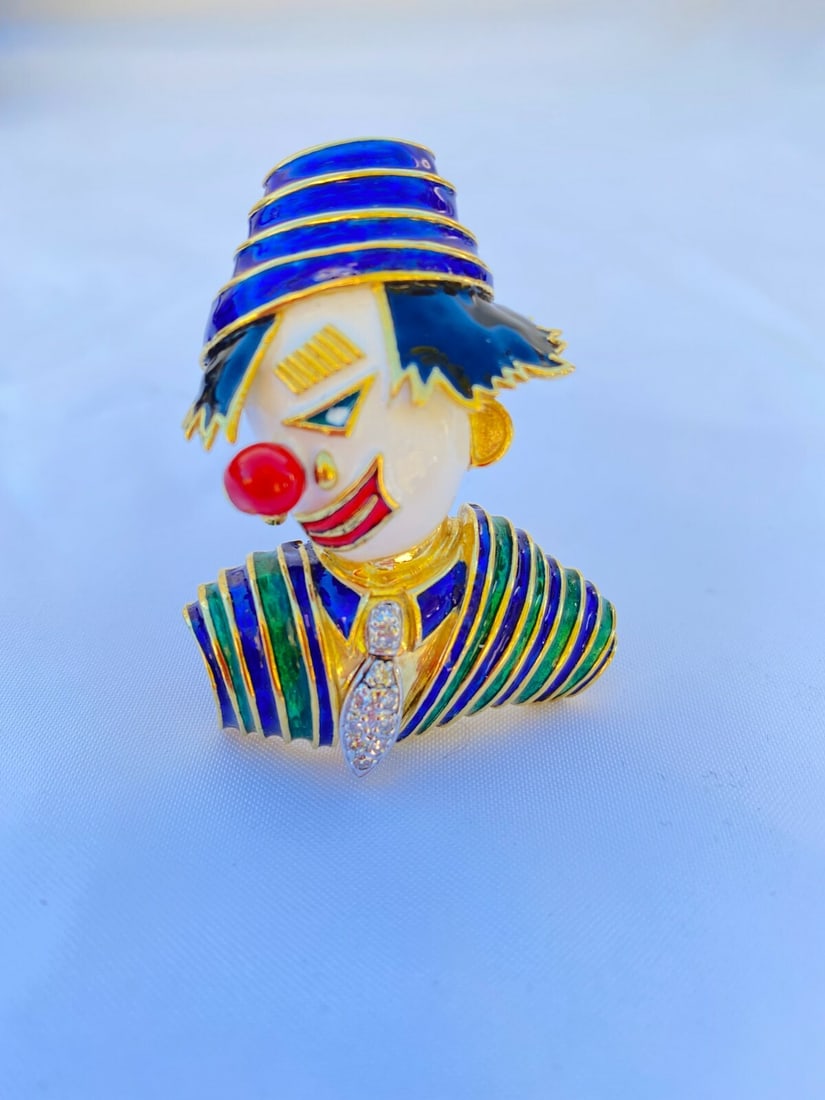 Van Cleef & Arpels 18K Gold Diamond Enamel Clown Brooch: Van Cleef & Arpels 18K Gold Diamond Enamel Clown Brooch This exquisite Van Cleef & Arpels brooch features a playful clown design crafted from 18K yellow gold and adorned with sparkling diamonds and vi