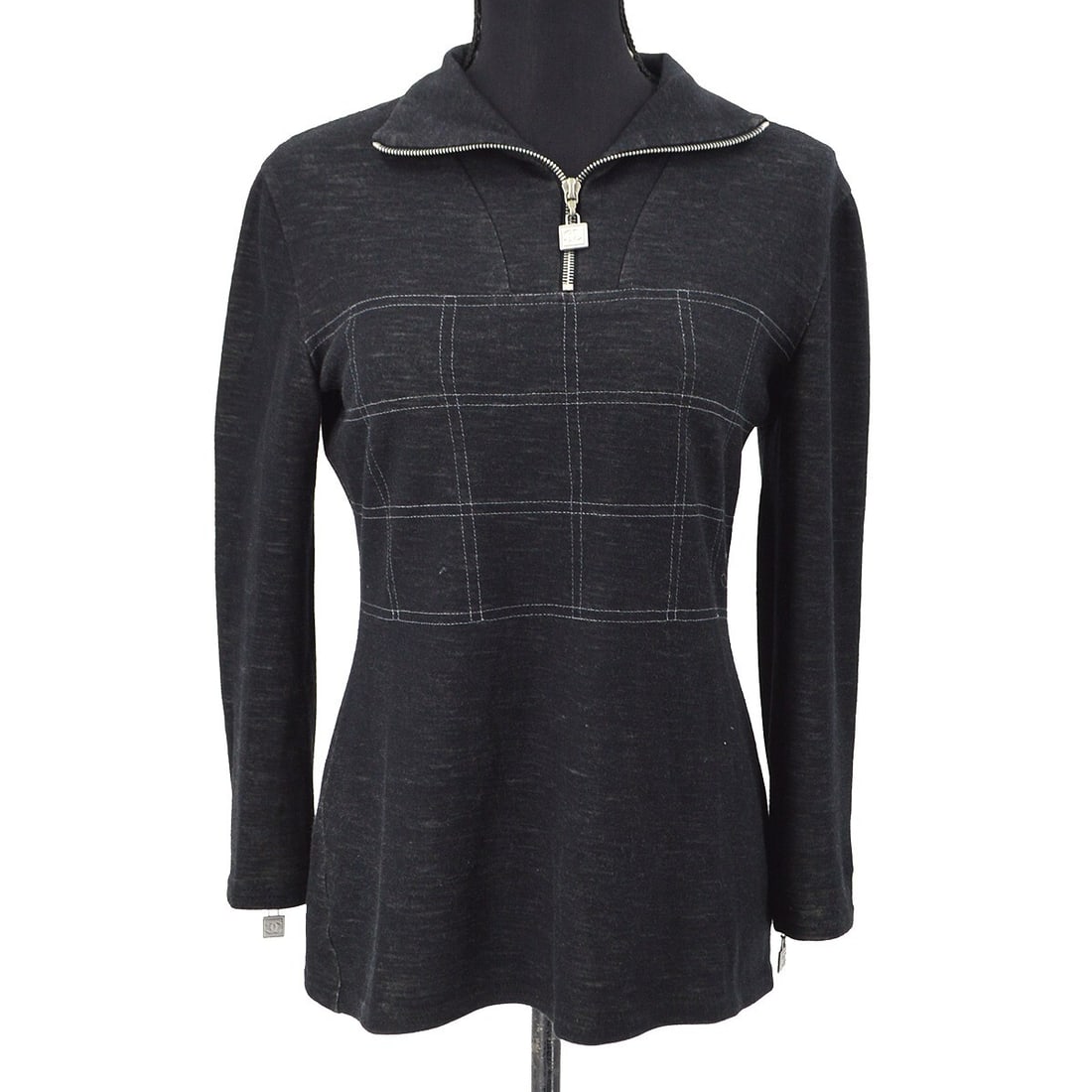 Chanel Sport Line Gray Long Sleeve Top Size 38: Chanel Sport Line Gray Long Sleeve Top Size 38 Elevate your casual wardrobe with this stylish Chanel Sport Line Long Sleeve Top in a sophisticated gray hue. Crafted from a luxurious blend of 52% wool,