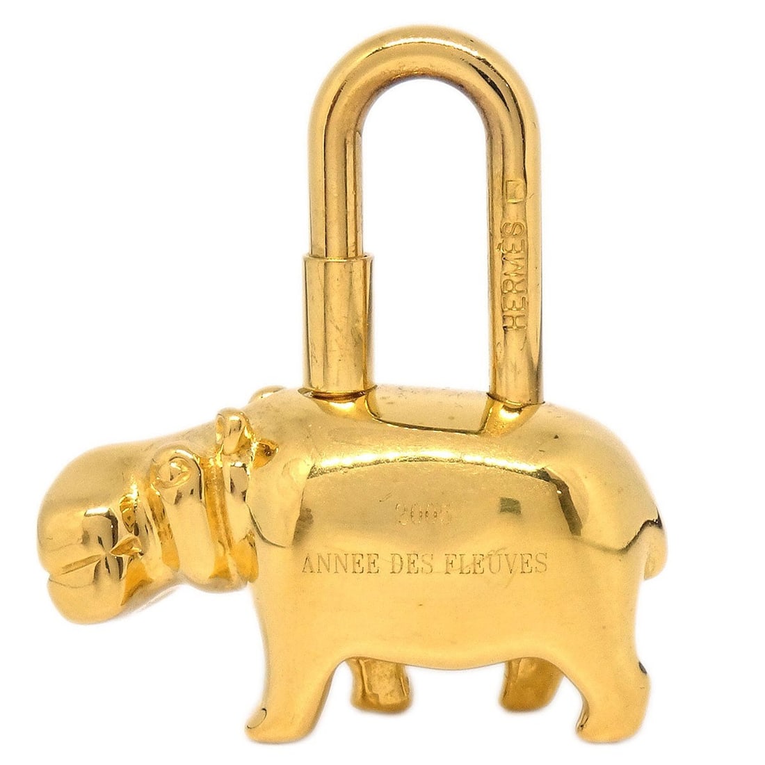 Annee Des Fleuves 2005 Gilt Metal Charm by Hermes France: Annee Des Fleuves 2005 Gilt Metal Charm by Hermes France This is a Hermes 2005 Annee Des Fleuves Cadena charm in a gold-tone finish. It is a vintage collectible piece crafted in France, designed as a