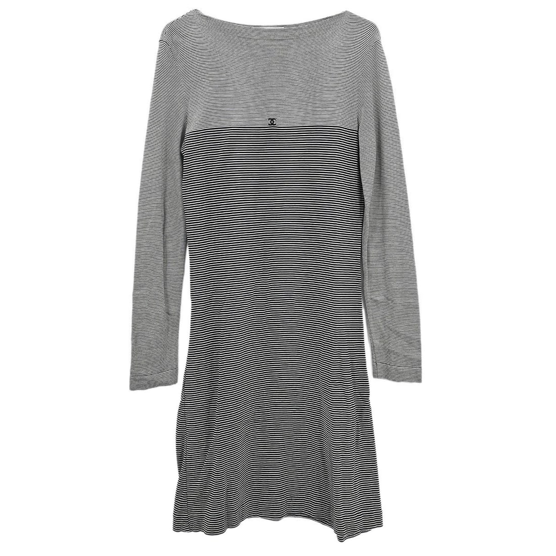 Chanel Black White One Piece Dress Size #38 Casual: Chanel Black White One Piece Dress Size #38 Casual Elevate your wardrobe with this exquisite Chanel dress, featuring a classic black and white design. Crafted for casual occasions, this one-piece dres