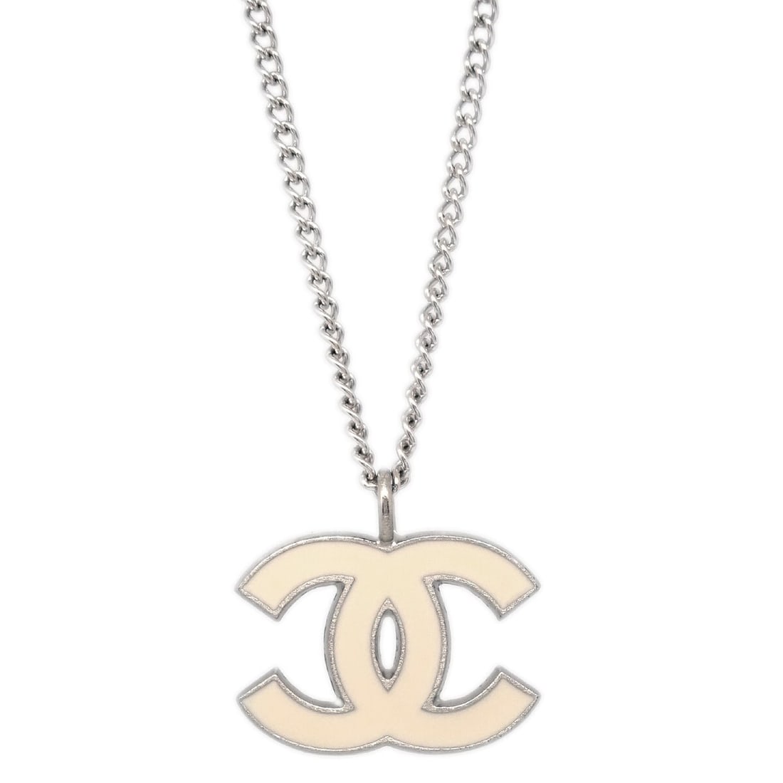 Chanel 06P Silver Plated Chain Necklace White Pendant: Chanel 06P Silver Plated Chain Necklace White Pendant This exquisite Chanel Chain Necklace features a stylish pendant design that effortlessly combines elegance with contemporary flair. The necklace s